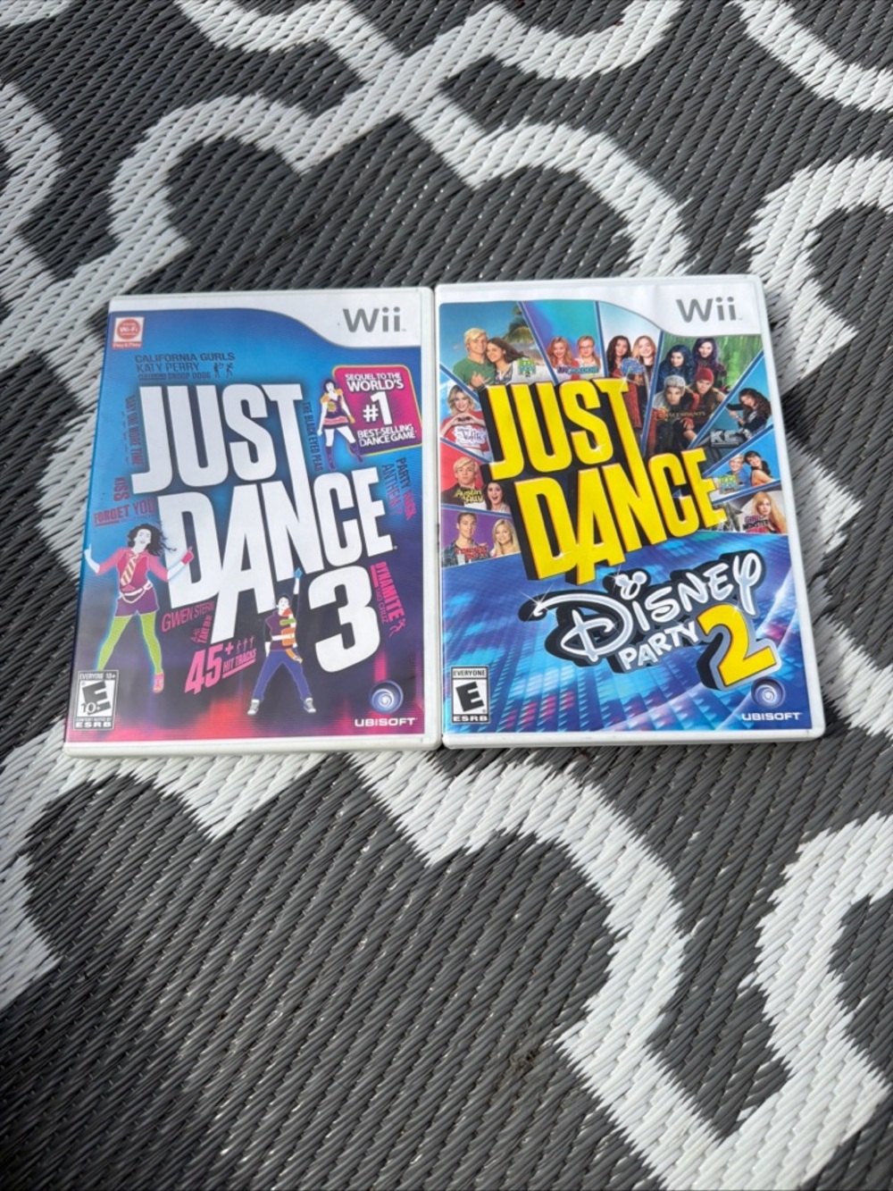 Nintendo Wii Just Dance 3 & Just Dance: Disney Party 2 - Blue, Purple, Yellow